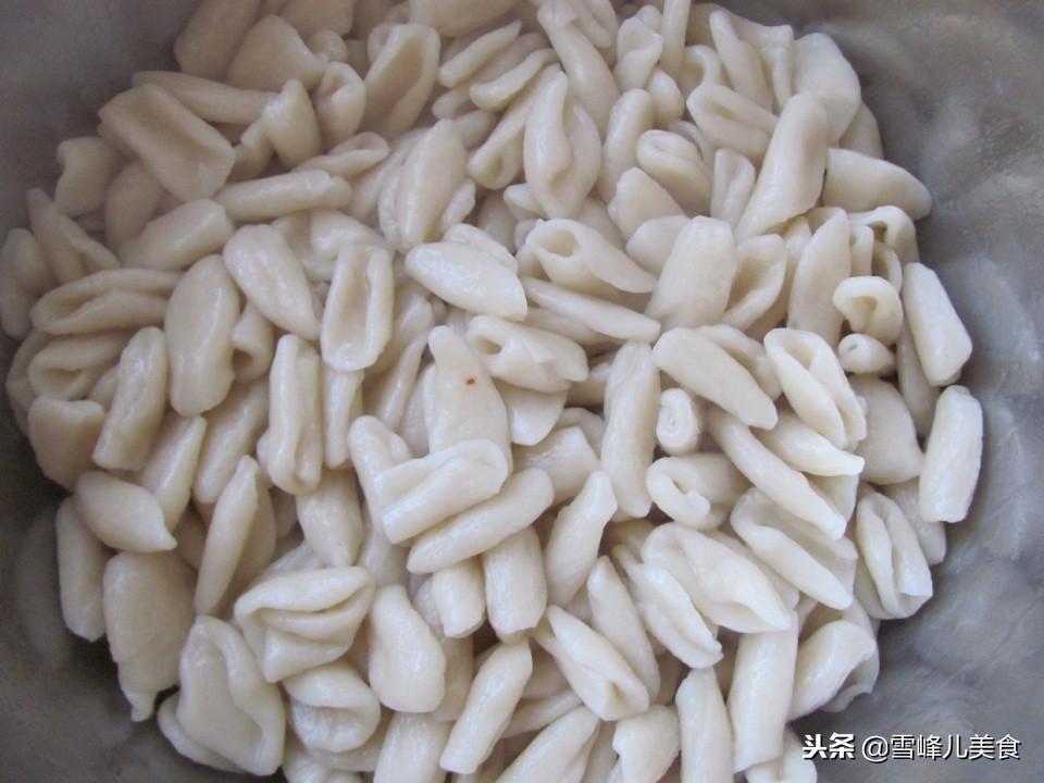 陕西小吃猫耳朵的做法（猫耳朵面怎么做出来的）-6