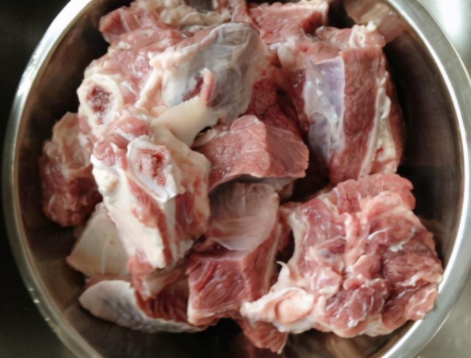 怎样做牛肉汤又烂又好喝（清炖牛肉汤怎么做好吃又烂）-2