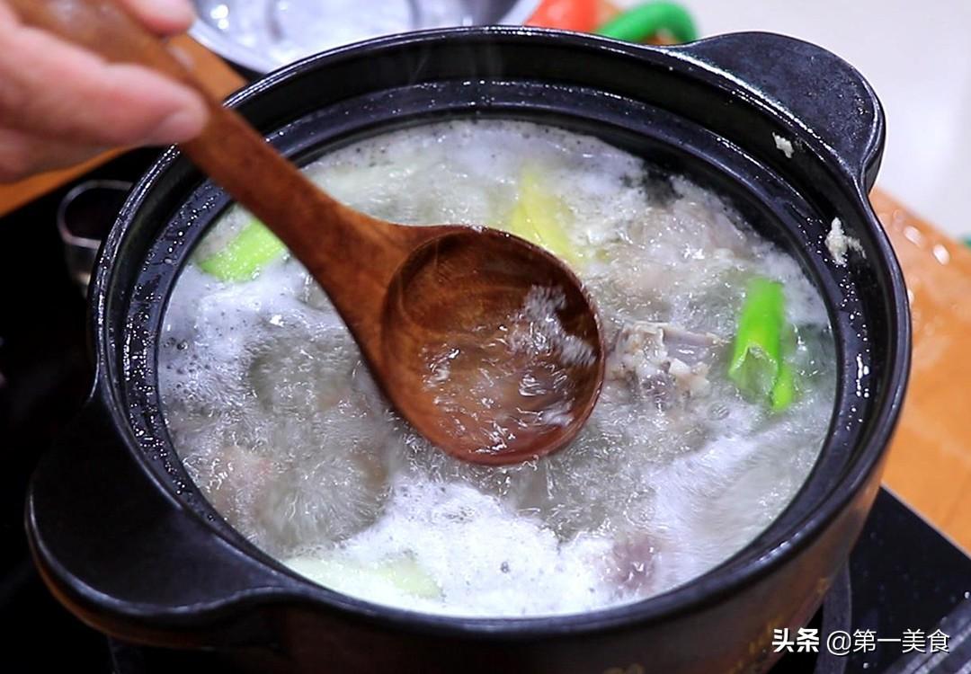 玉米排骨汤怎么炖最好喝_玉米排骨汤的做法和配料-6
