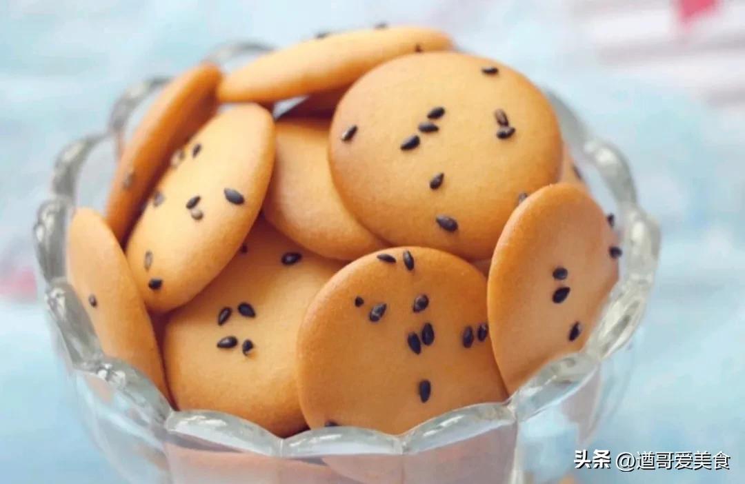 蛋黄小饼干的制作方法 自制鸡蛋小饼干-1
