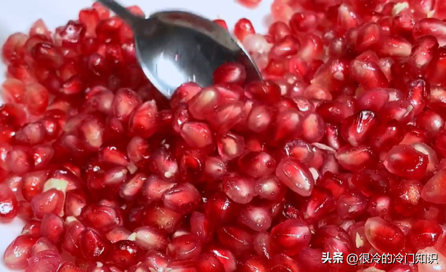 石榴怎么剥皮小妙招不用刀_石榴包的皮都用什么可以？-10