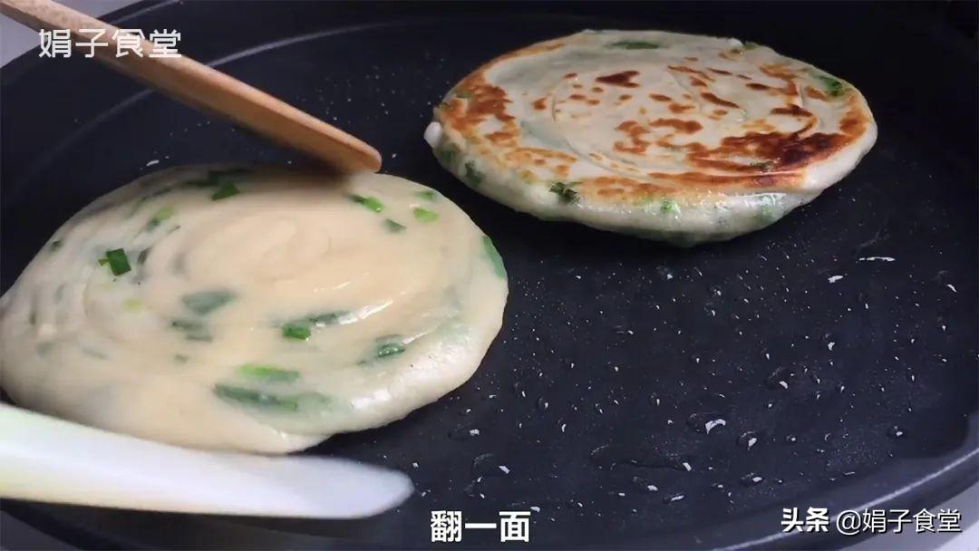 烫面葱油饼怎么做又软又好吃 烫面葱花饼的做法-23