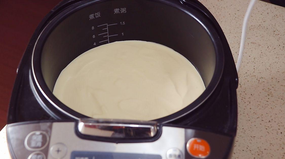 电饭锅做最简单的蛋糕（电饭锅蛋糕怎么做）-17