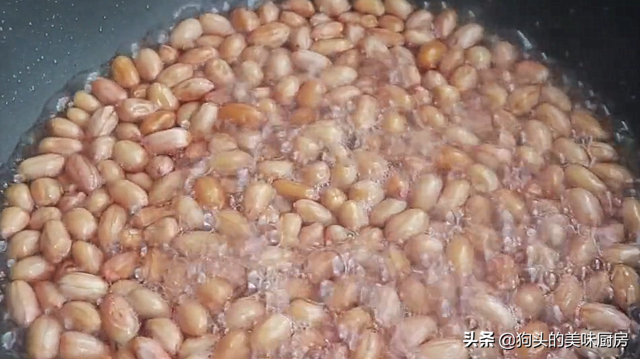 炸花生米怎么炸才香又脆（老式花生糖的做法）-8