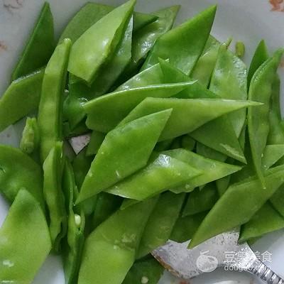 蒜蓉荷兰豆的家常做法，荷兰豆和什么一起炒好吃？-3