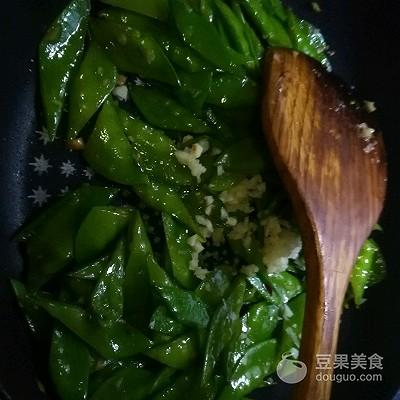 蒜蓉荷兰豆的家常做法，荷兰豆和什么一起炒好吃？-6
