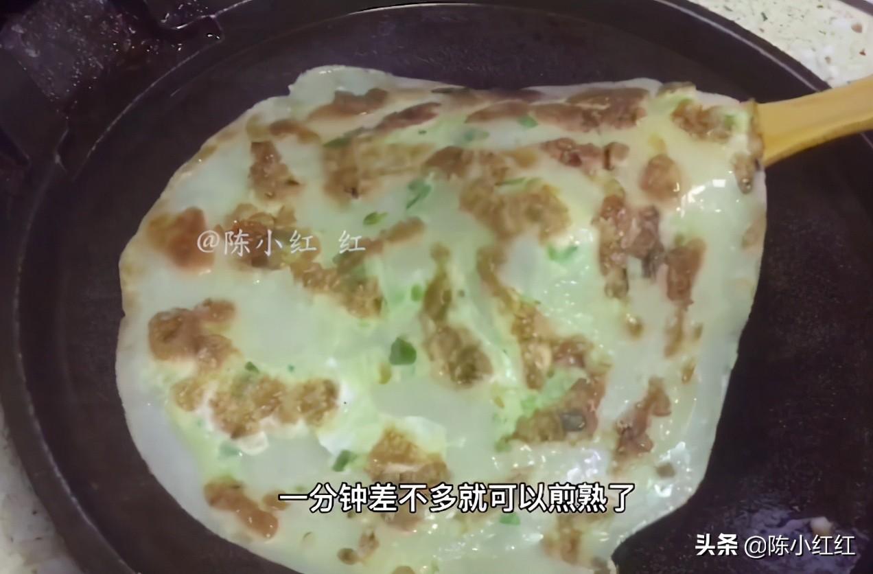 葱油鸡蛋饼怎么做松软好吃（鸡蛋饼怎样才能又薄又软）-5