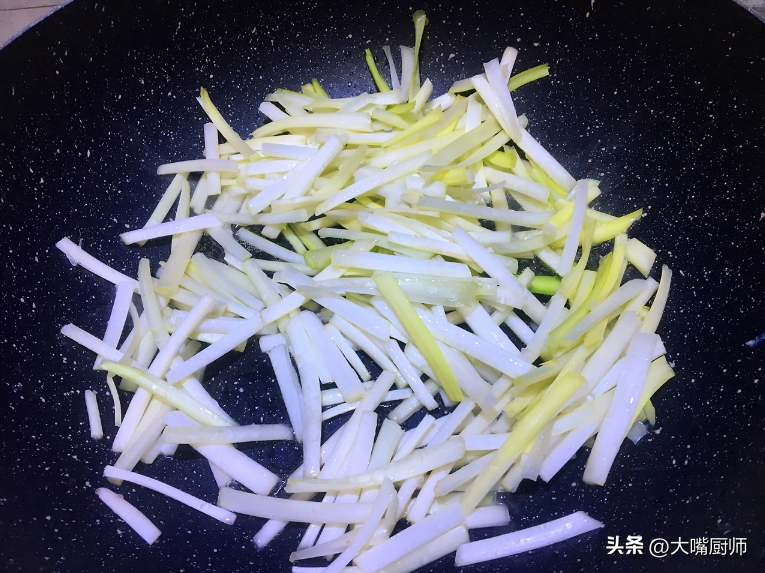 韭黄的做法配什么菜好吃，韭黄可以和哪些菜一起炒-7