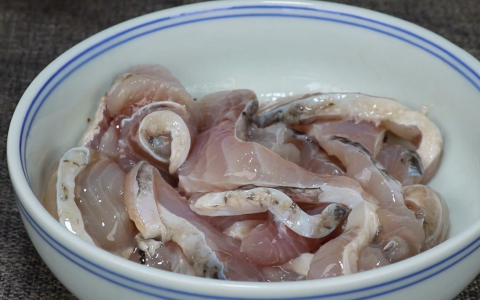 酸菜鱼制作（酸菜鱼正宗做法怎么做）