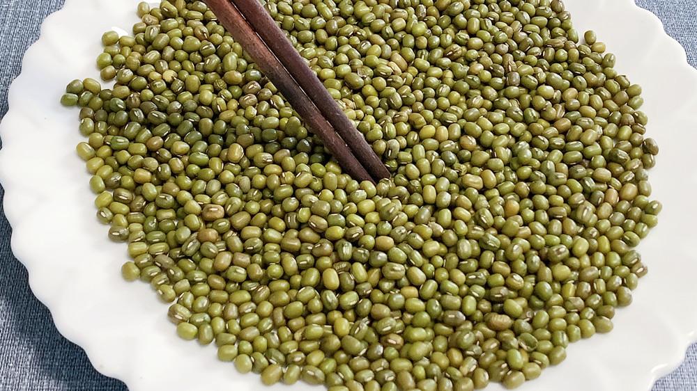 怎么熬绿豆粥又简单又好喝，煮绿豆容易烂窍门-3