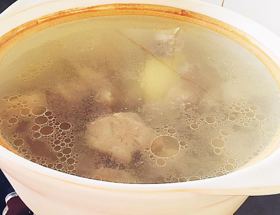 怎样做牛肉汤又烂又好喝（清炖牛肉汤怎么做好吃又烂）-5
