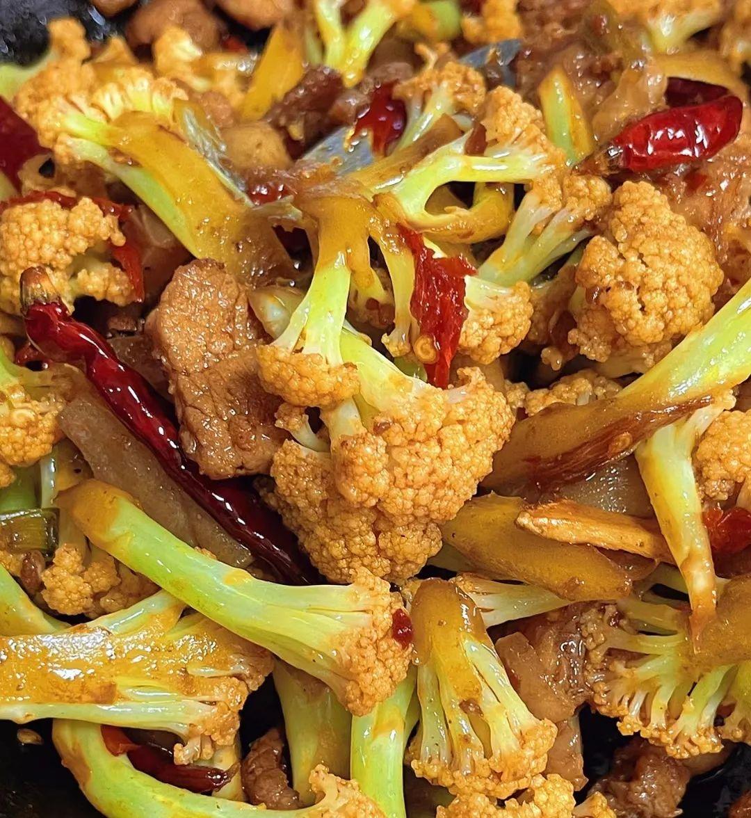 菜花怎么炒好吃家常做法（炒菜花需要焯水吗）-10