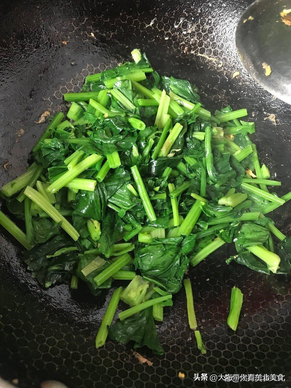 清炒菠菜怎么做好吃（焯菠菜的正确做法）-5