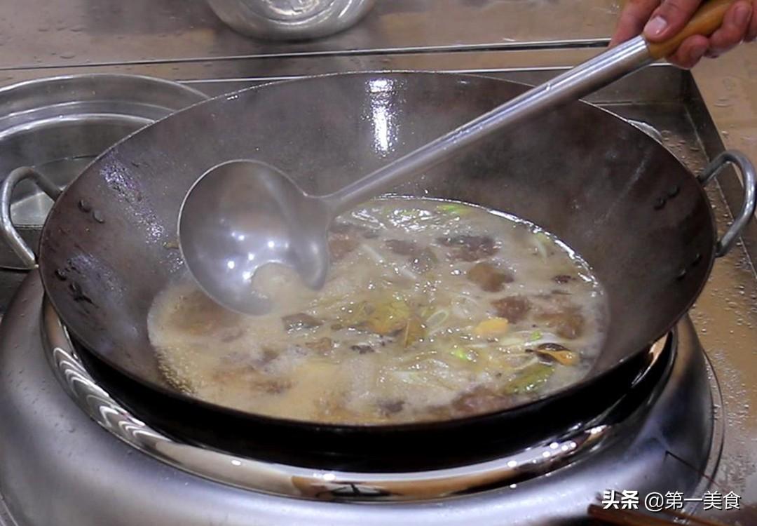 红烧鸡爪怎么弄才好吃又简单（红烧鸡爪的制作方法和配料）-7