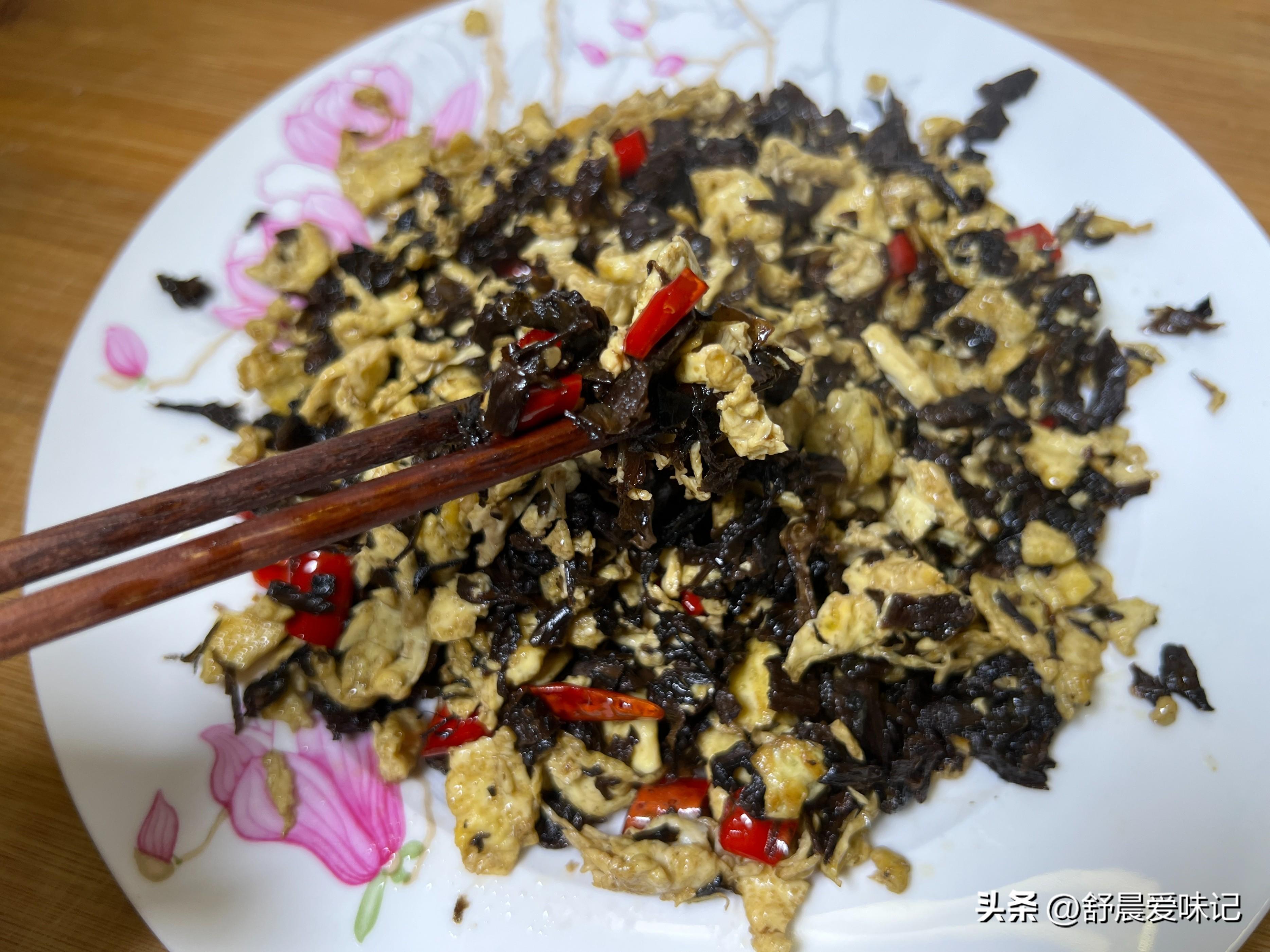 梅干菜怎么做菜，梅干菜炒鸡蛋的做法大全-3