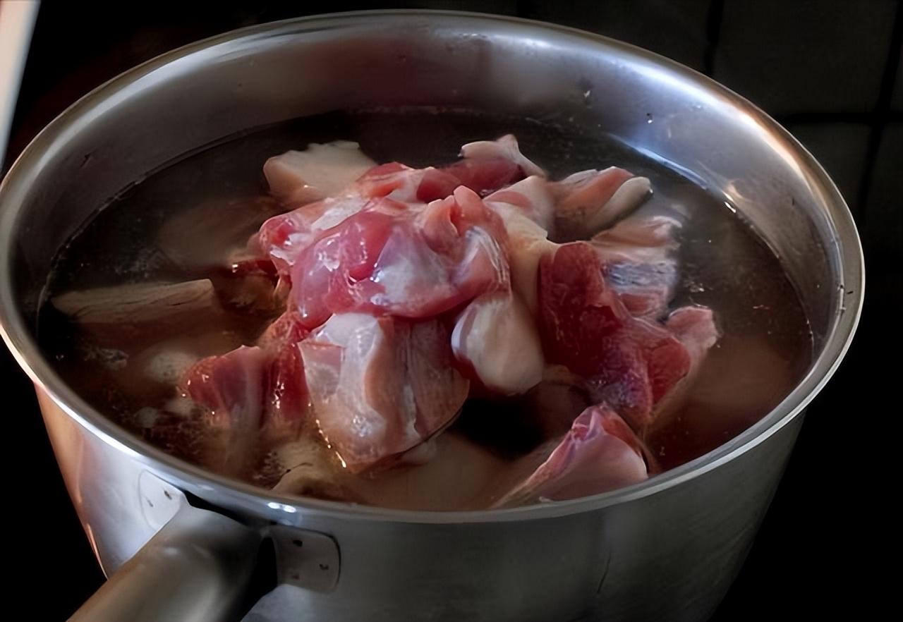 红萝卜炖羊肉的家常做法_红萝卜炖羊肉放什么调料-4