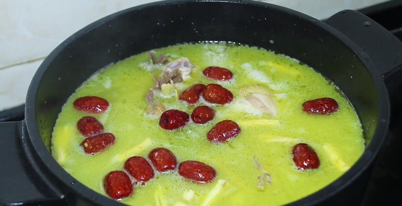清炖鸡汤怎么做味最鲜（鸡汤怎样烧才能为清汤）-7