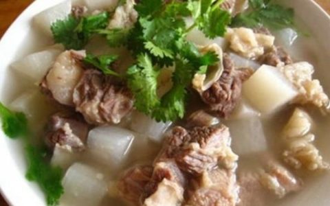 牛肉炖萝卜怎么做家常做法 （牛肉炖萝卜的正确方法）