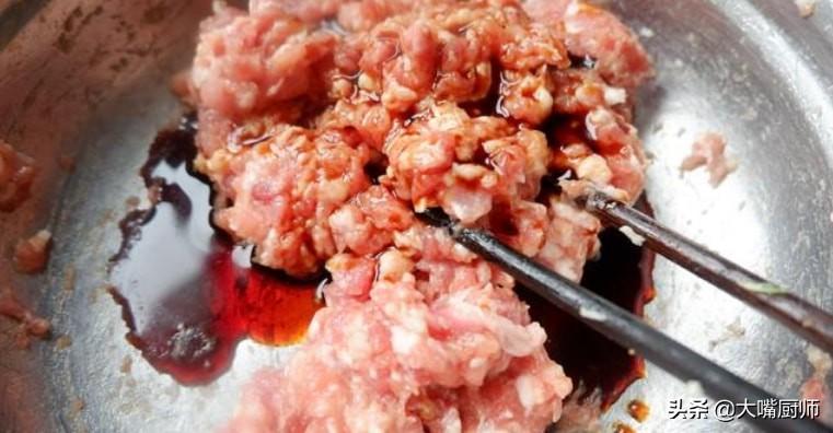 丸子馅的做法和配料大全 肉馅怎么调比较好吃？-5