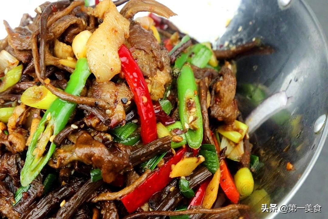 干锅茶树菇的家常吃法（饭店干锅茶树菇的做法）-8