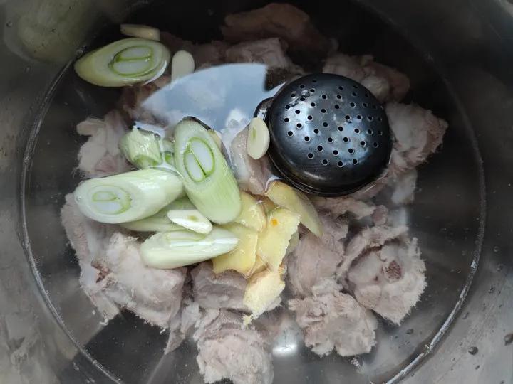 清炖排骨汤怎么炖好喝又营养（清炖排骨怎么做最好吃）-5