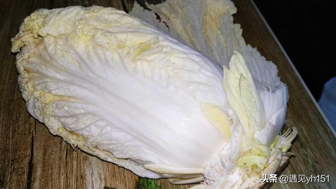 白菜和肉做饺子馅怎么做（猪肉白菜馅如何调最香）-3