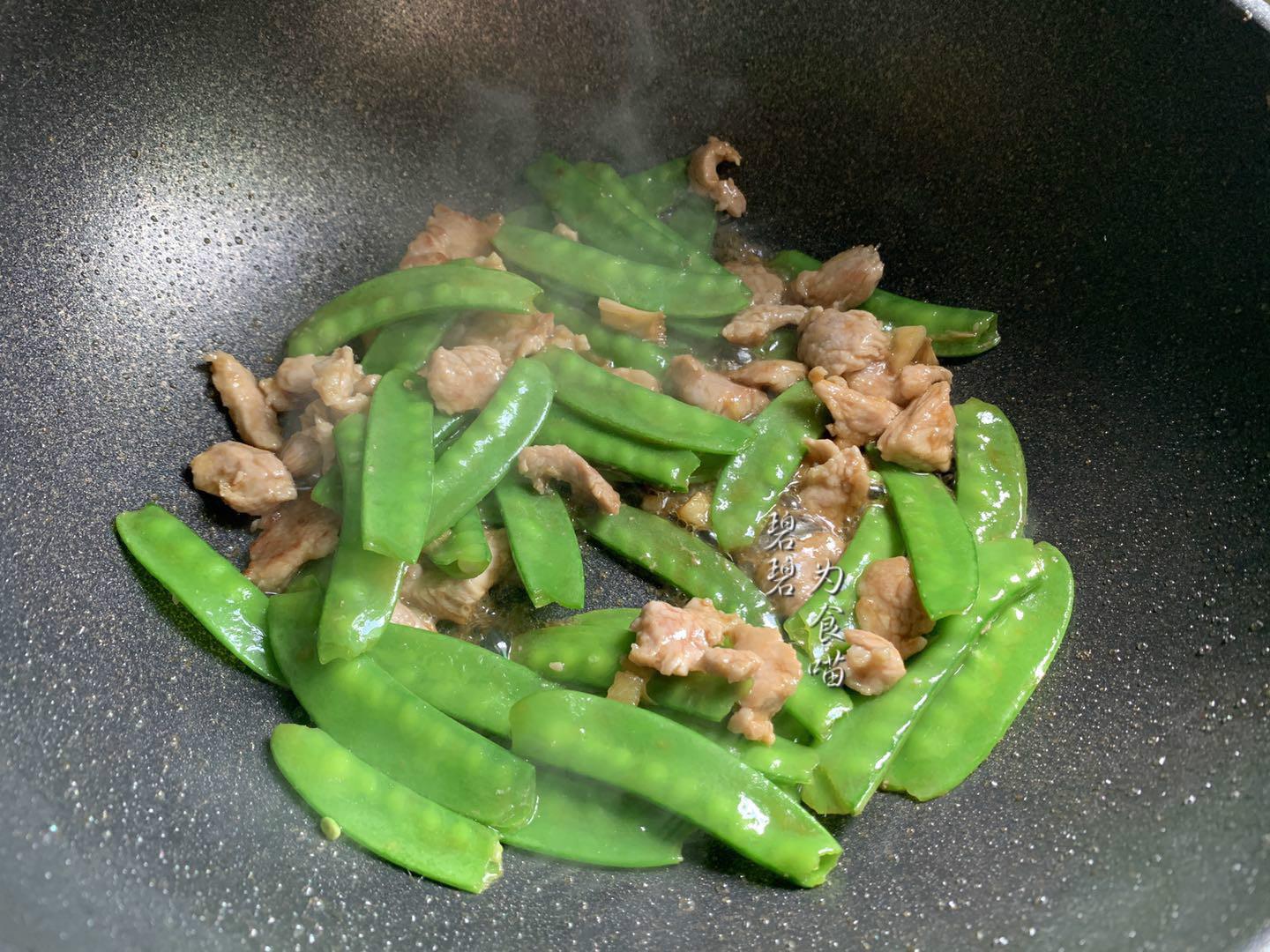荷兰豆炒肉怎么做好吃_荷兰豆炒肉丝怎么炒-5