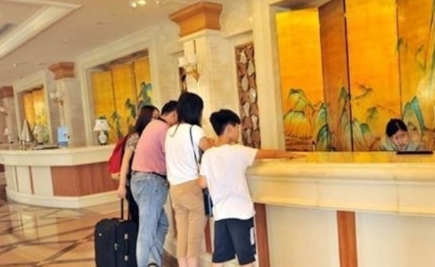 酒店退房时间是12点还是2点_酒店强制12点退房是否合法-4