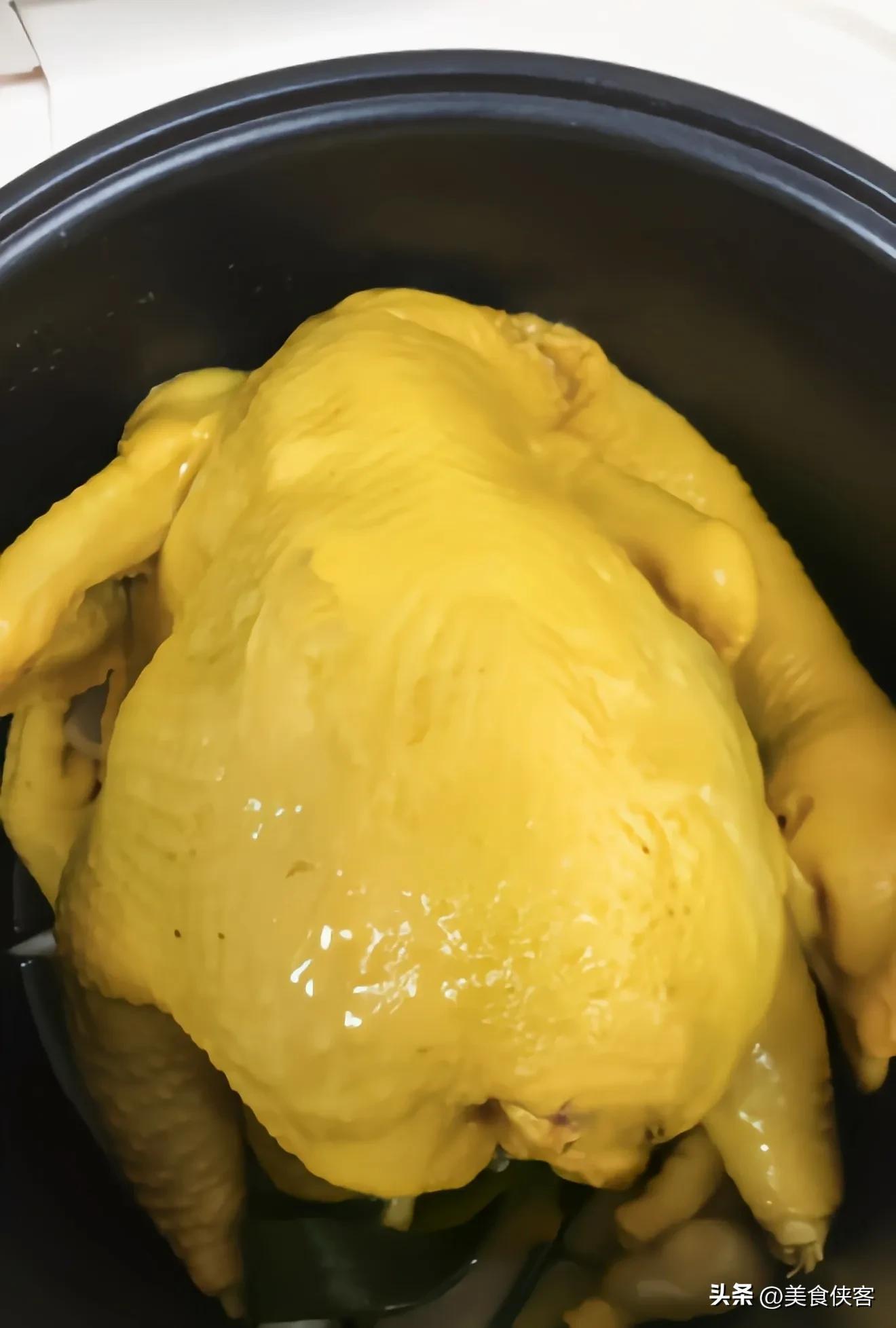 盐焗鸡的最简单制作方法（电饭煲煲盐焗鸡怎么做好吃）-1
