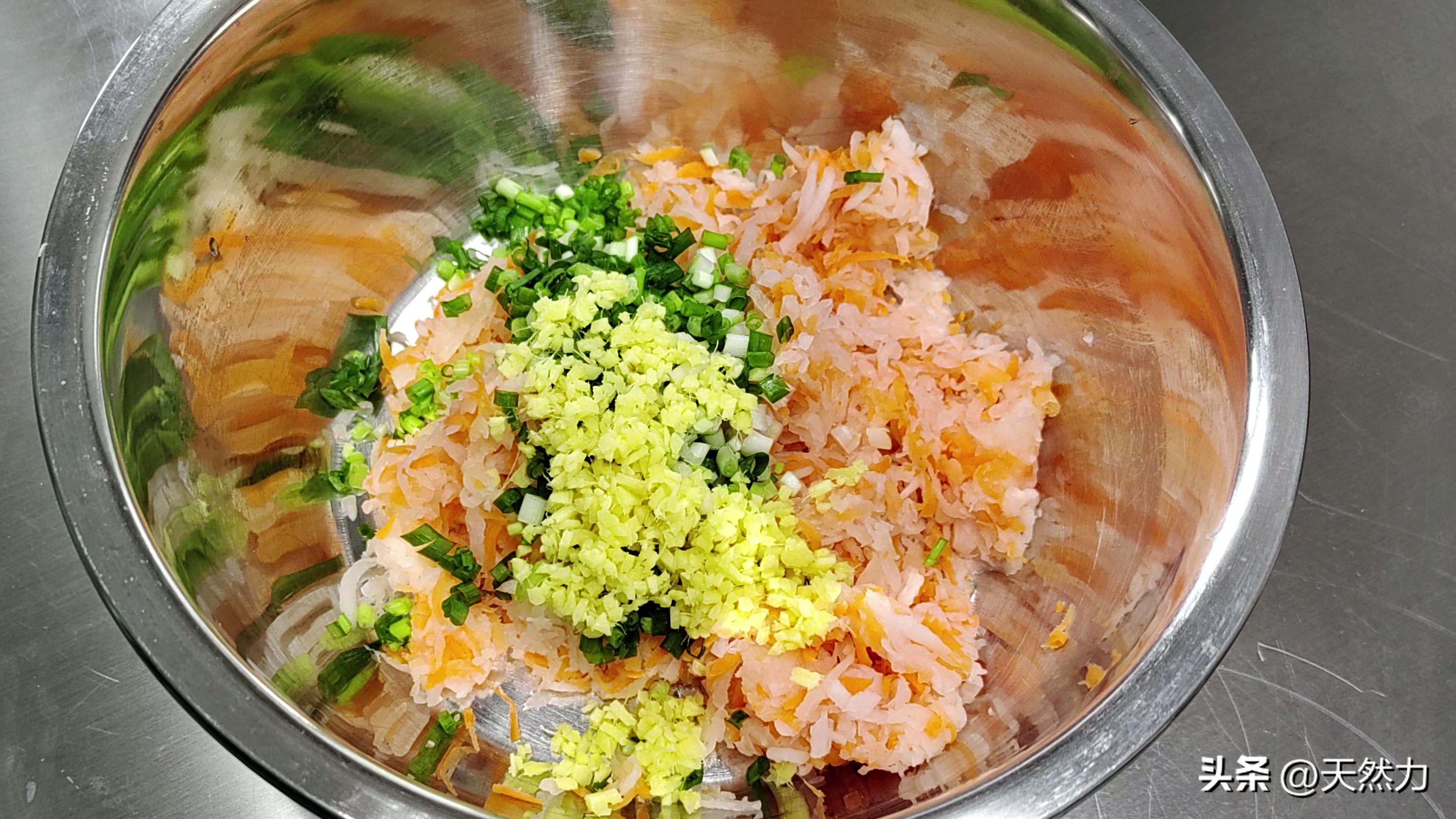 萝卜丸子家常做法简单（萝卜丸子怎么炸好吃酥脆）-11