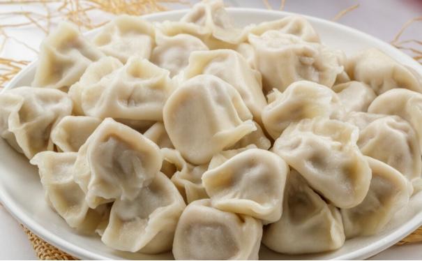 水煮冻饺子要煮多久才熟（水煮冻饺子的方法）-6