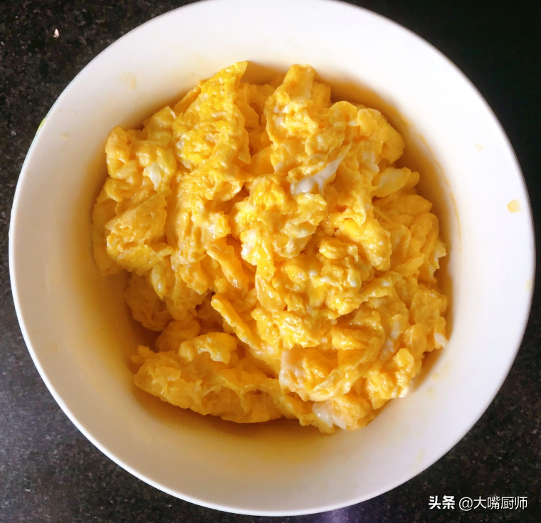 番茄炒鸡蛋的制作过程（番茄炒蛋怎么炒好吃窍门）-5