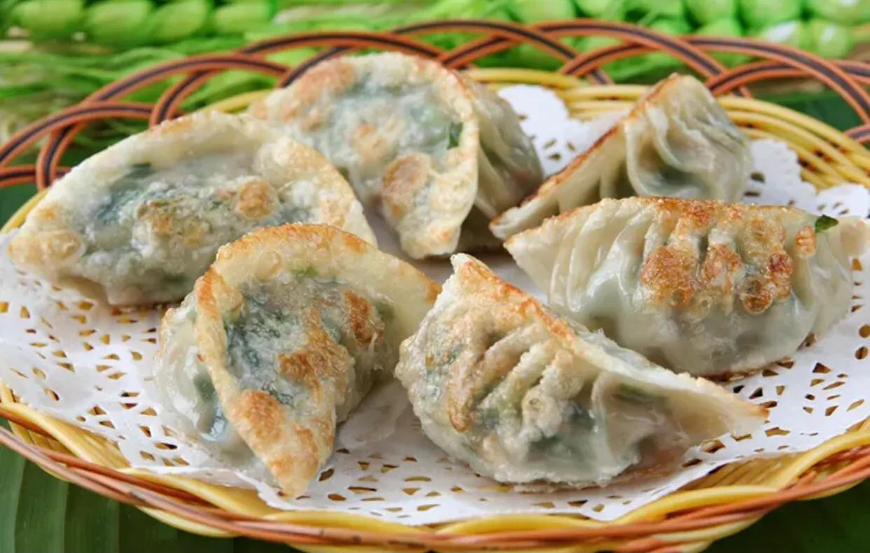 煎饺怎么煎才酥脆好吃，锅贴饺子怎样煎好吃？-4