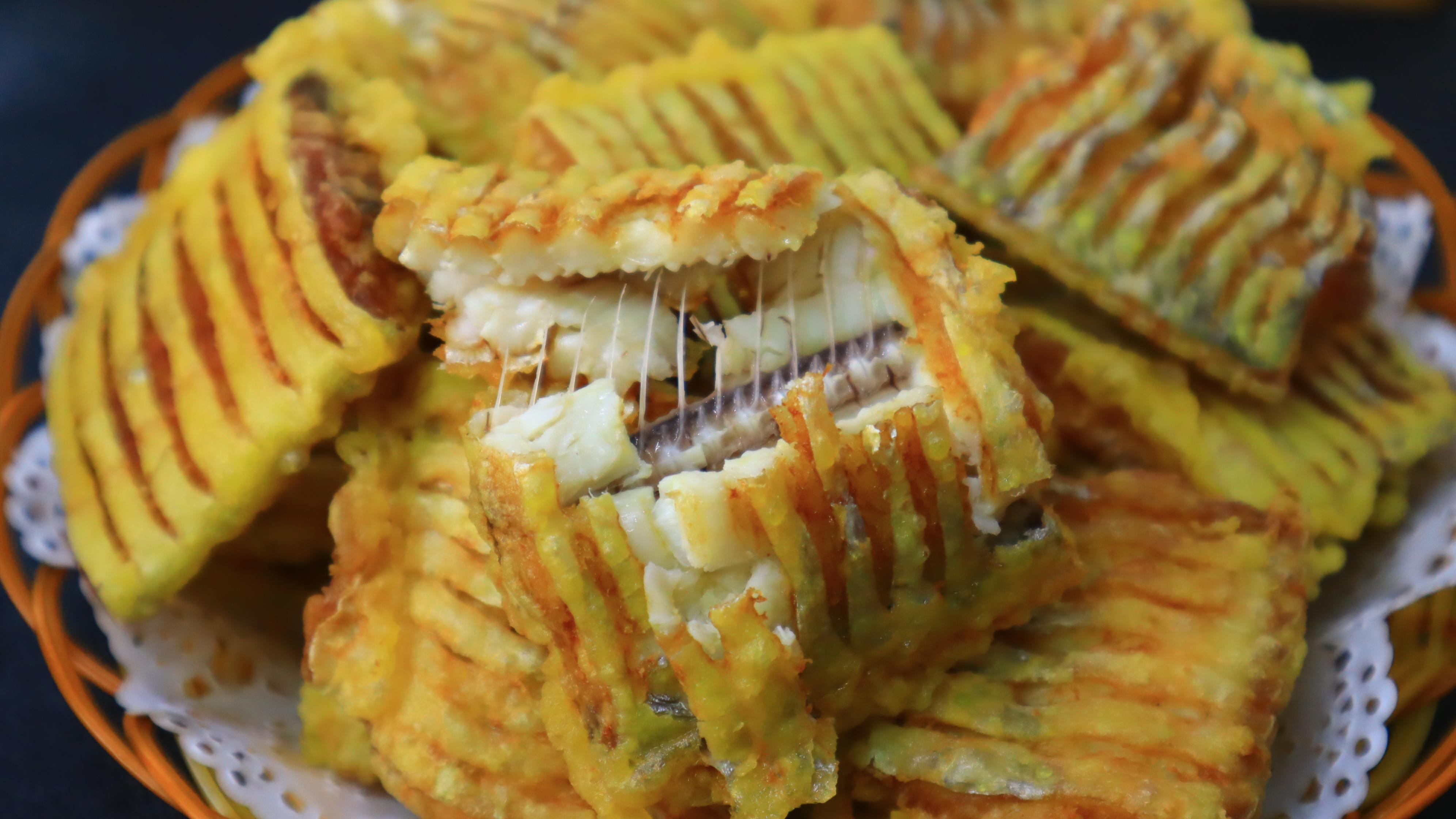 油炸带鱼怎么做酥脆好吃（炸带鱼裹干面还是面糊）-11