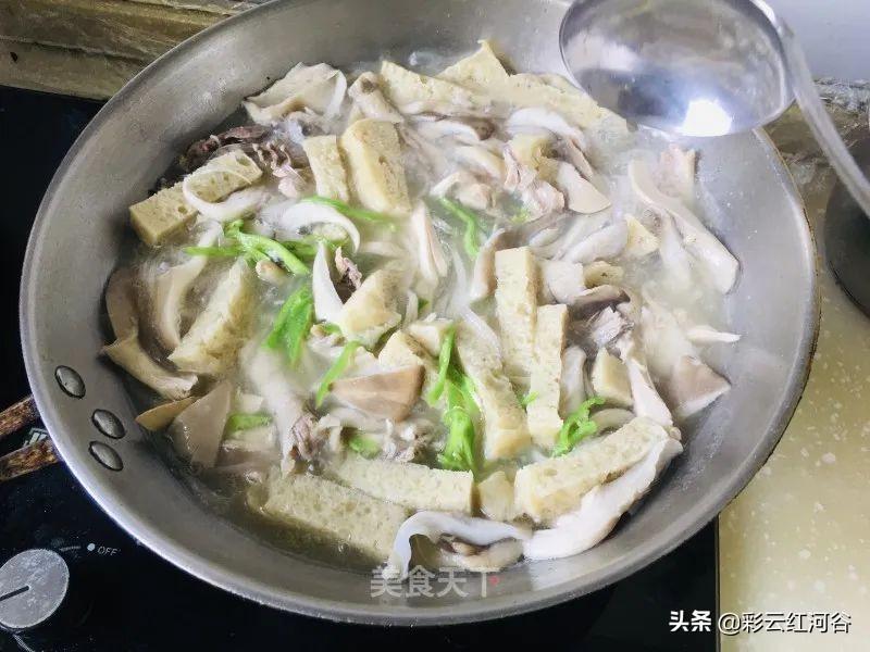 清炖鸡怎么炖好吃放什么调料（ 清炖鸡放什么材料）-16