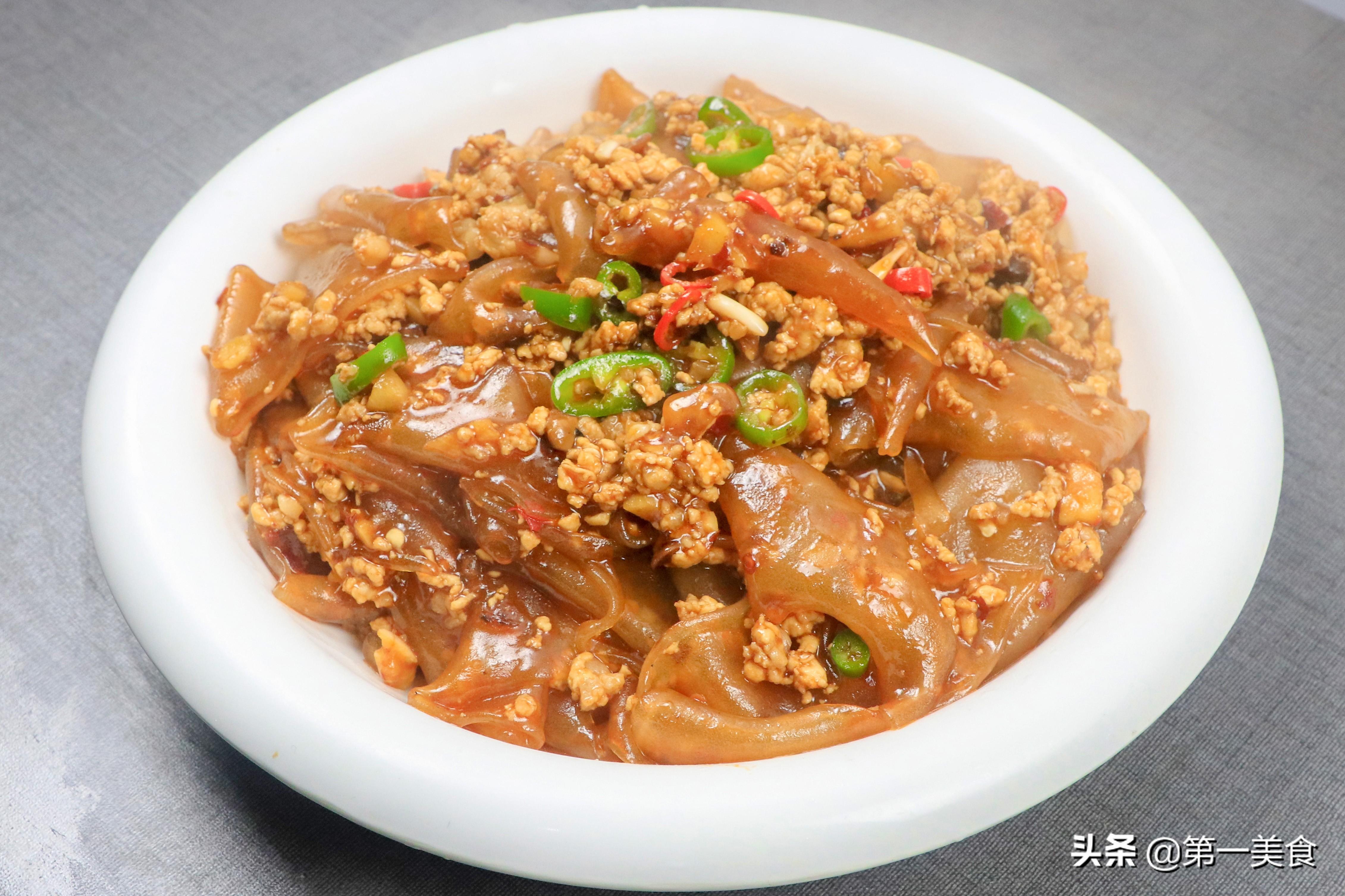 粉皮怎么炒不粘在一起（炒粉皮怎么让不粘不坨）-1
