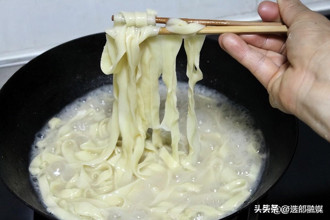 鲜面条的制作方法以及配方（简单的面条怎么做好吃）-3