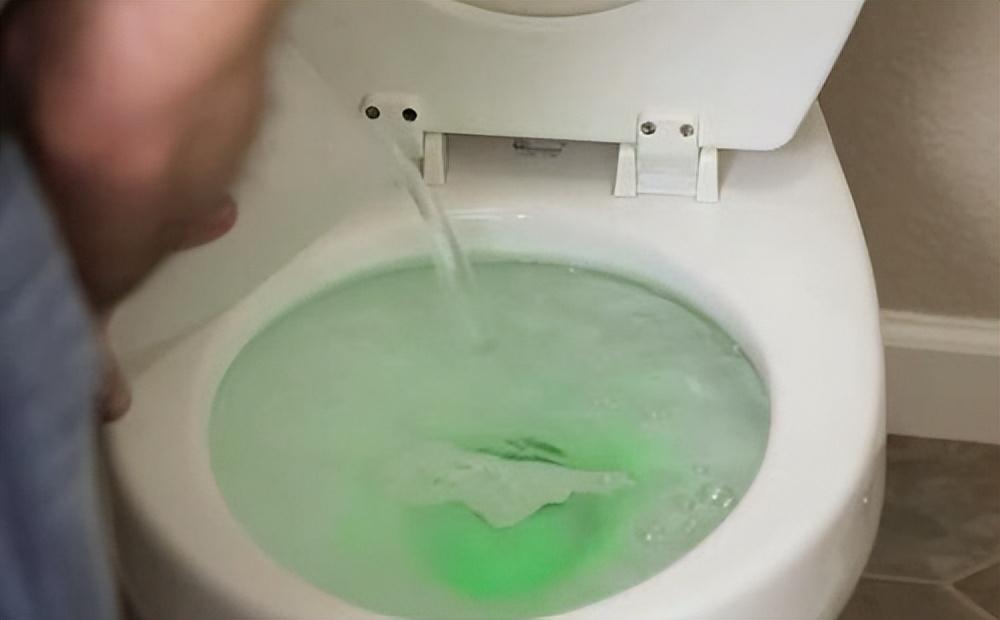 马桶堵了疏通剂管用吗（马桶堵塞疏通小窍门）-2