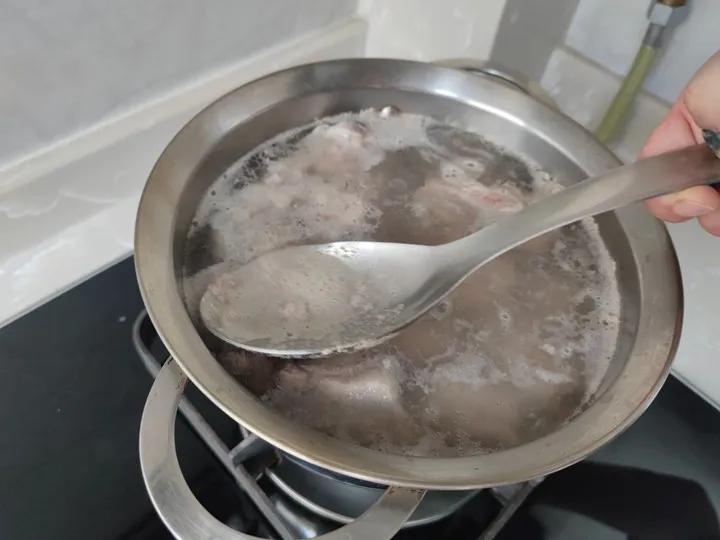 清炖排骨汤怎么炖好喝又营养（清炖排骨怎么做最好吃）-2