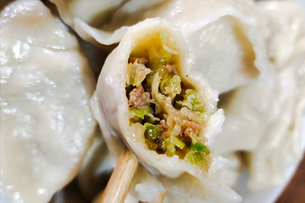 大肉芹菜饺子馅的做法（芹菜肉馅饺子怎么调）-7