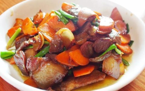 腊肉怎么做好吃（腊肉炒什么配菜）