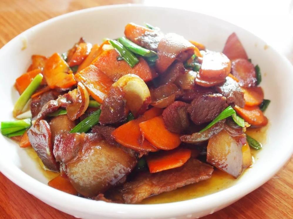腊肉怎么做好吃（腊肉炒什么配菜）-1