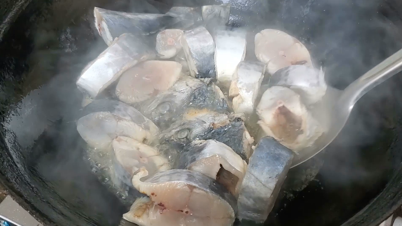 怎样炖鲅鱼不腥又好吃（鲅鱼的简单家常做法）-3