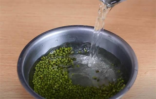 怎么煮绿豆粥又快又好 绿豆怎样煮烂得快又粘稠好吃？-3