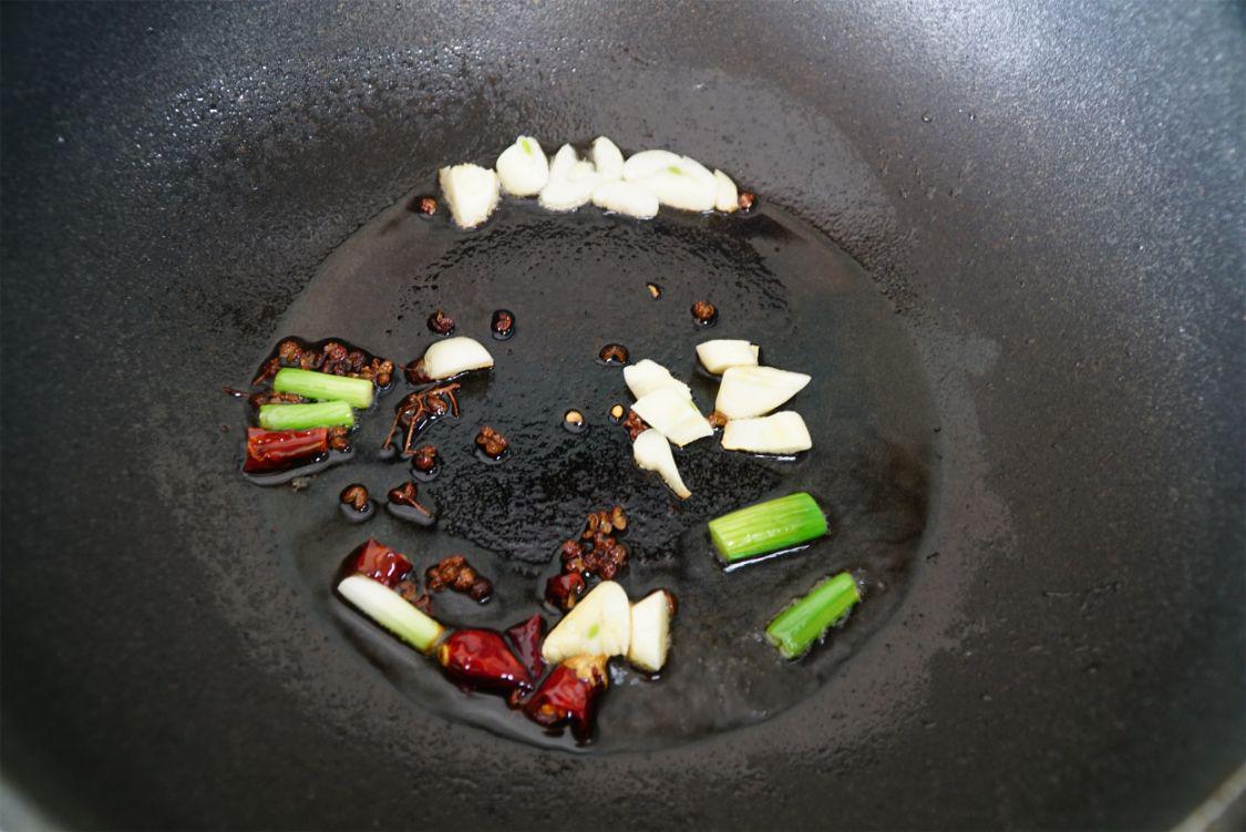 豆芽怎么炒好吃又简单不放辣椒（炒豆芽放醋还是放酱油）-6