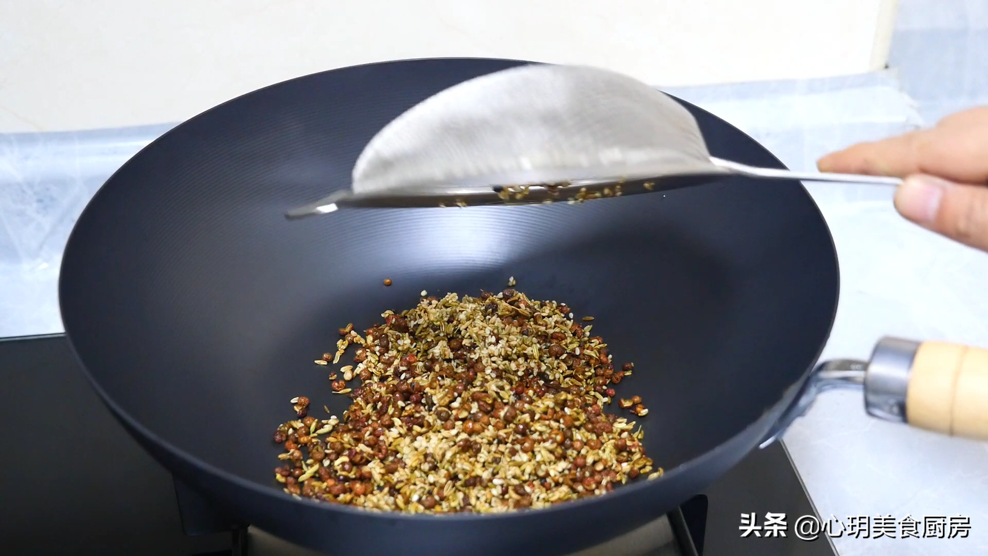 椒盐的制作方法及配方_椒盐粉的配方比例-4