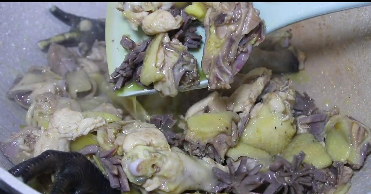 清炖鸡汤怎么做味最鲜（鸡汤怎样烧才能为清汤）-5