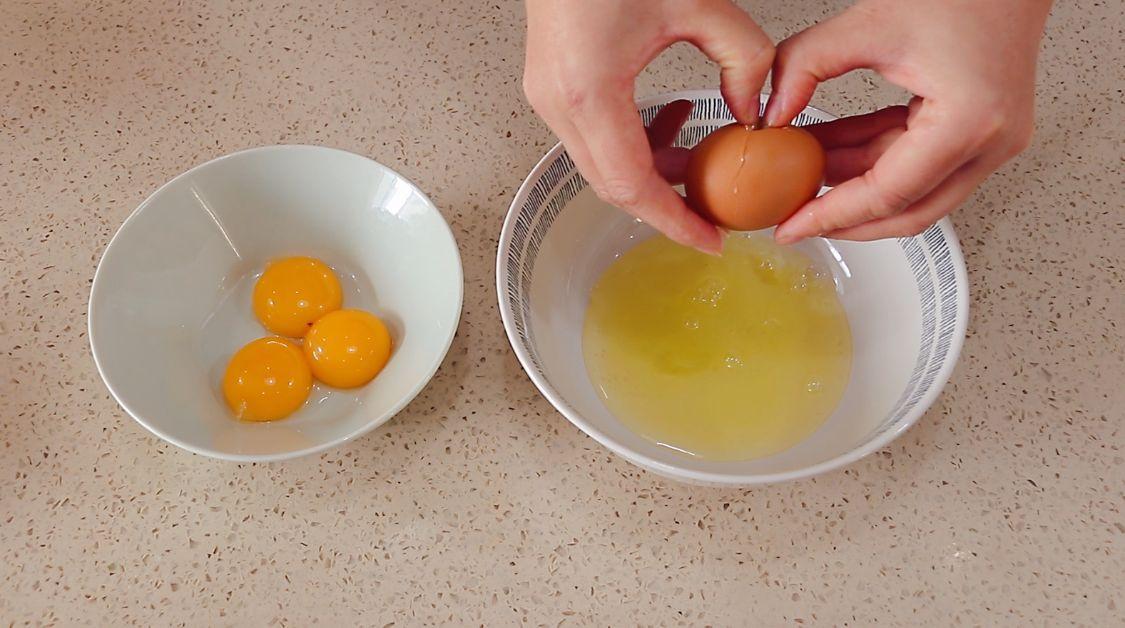 电饭锅做最简单的蛋糕（电饭锅蛋糕怎么做）-2