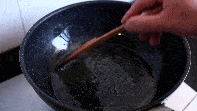 做红烧肉炒糖色怎么炒，红烧肉熬糖色怎么熬？-8