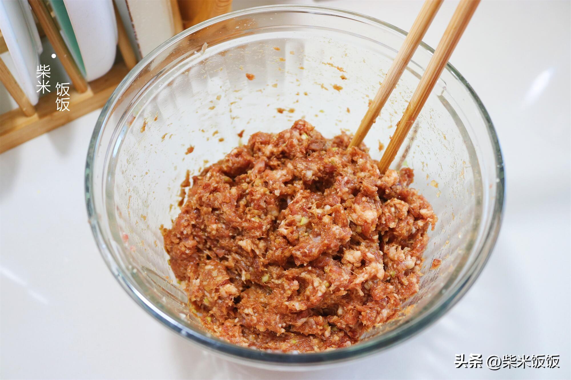 芹菜猪肉包子馅的做法，猪肉芹菜馅最佳搭配-4